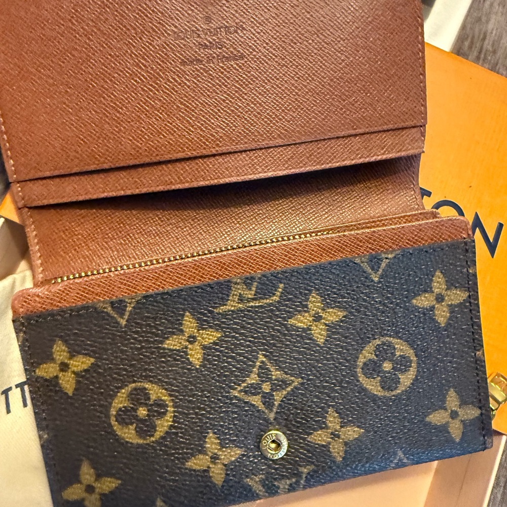 Louis Vuitton Brown Monogram Wallet -Authentic - Picture 13 of 15